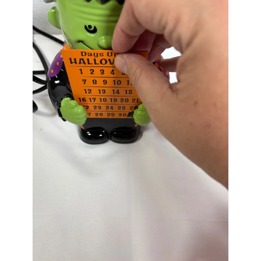 Scentsy Countdown to Halloween Frankenstein Ceramic Wax Warmer with Box Green